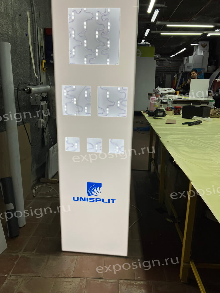 LED-подсветка рекламного куба в торговом центре